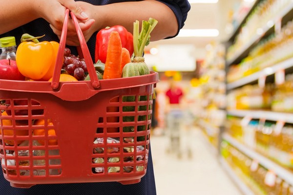 Мониторинг цен: что подешевело в украинских магазинах этой зимой