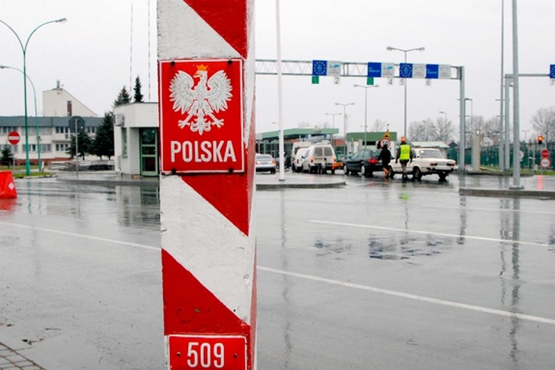 Тысяча долларов с машины: таможенник рассказал о коррупции на границе с Польшей