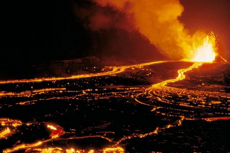 Сейсмологи показали, как на Гавайях вулканическая лава превращается в стекло