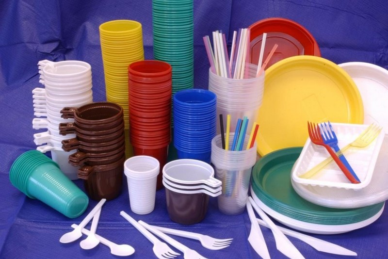 В Европе захотели запретить пластиковую посуду