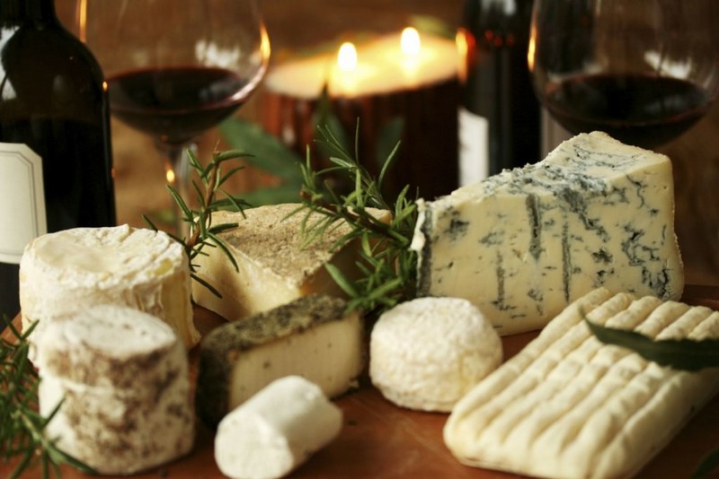 Почему нельзя совмещать красное вино и сыр