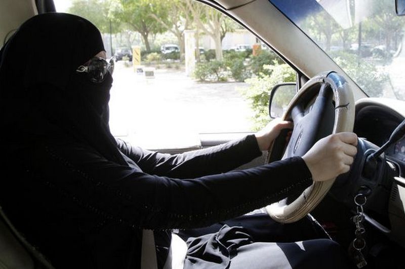 В Саудовской Аравии первые 10 женщин получили водительские права