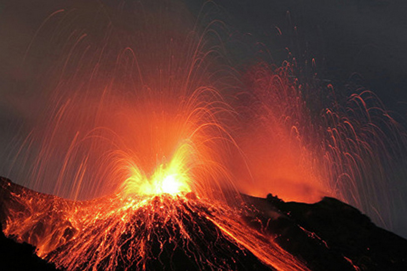 В Японии начал извержение самый опасный в мире вулкан