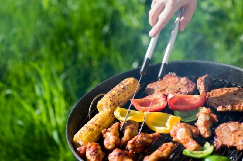 Пять правил, которые уберегут вас от пищевых отравлений на пикнике