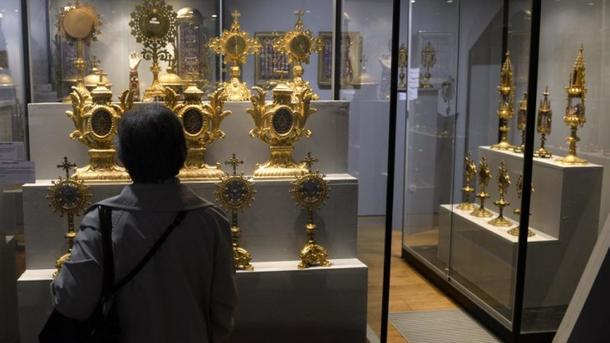 Во Франции из музея украли корону стоимостью более миллиона евро