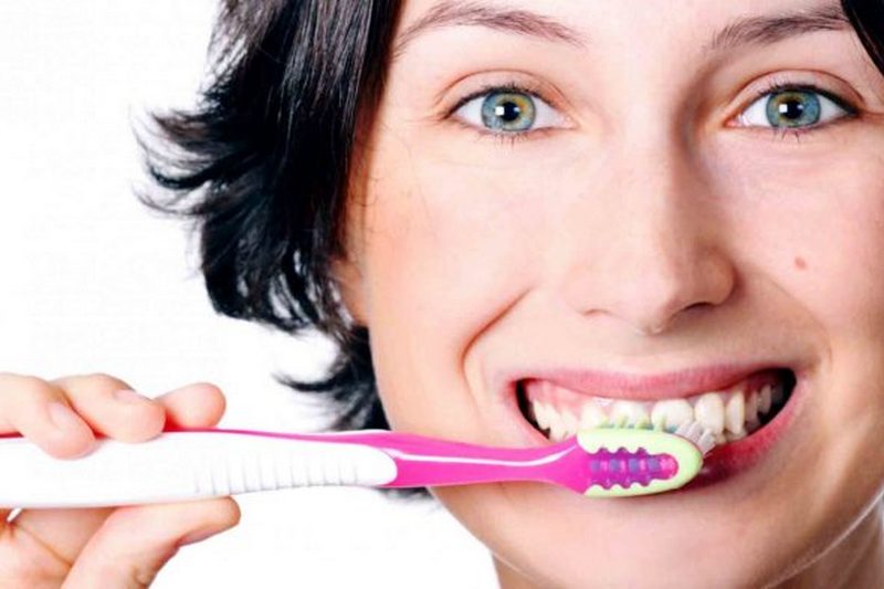Как правильно чистить зубы, полезные советы