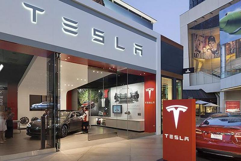 Tesla планирует построить завод в Европе, - WSJ