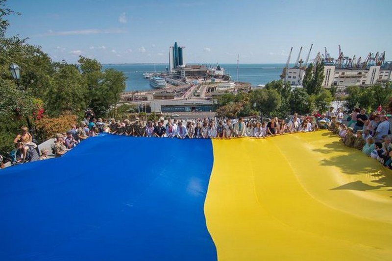 Флаг Украины: синий или желтый главный
