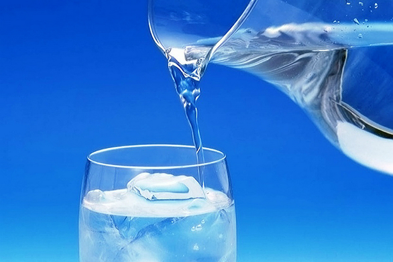 Как правильно пить воду, и почему 8 стаканов в день – миф