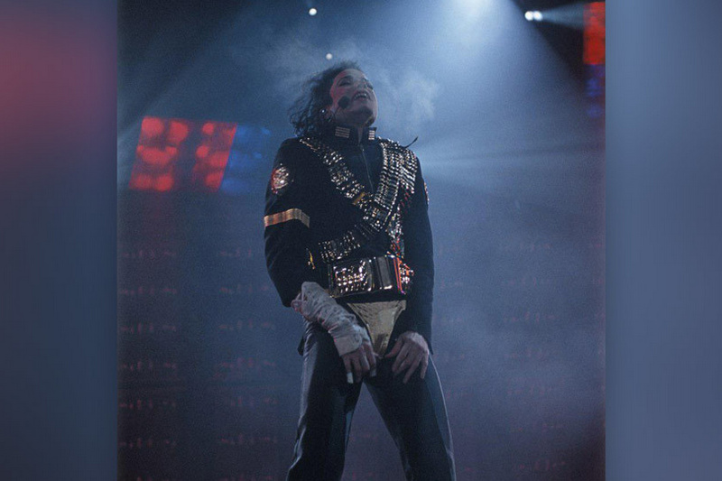 Куртку Майкла Джексона продали почти за $300 тысяч