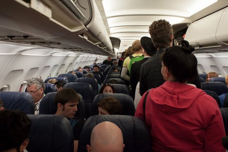 Доигрался: пассажира самолета задержали из-за неудачной шутке о террористе
