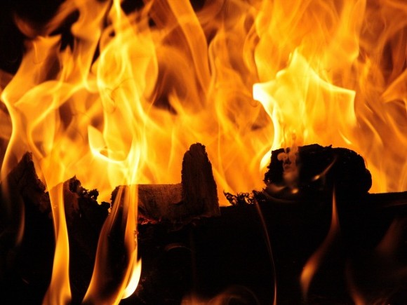 При пожаре в жилом доме в Иркутской области погибли трое детей