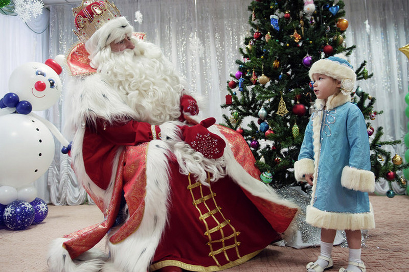 Почему к маленьким детям не стоит приглашать Деда Мороза и Снегурочку