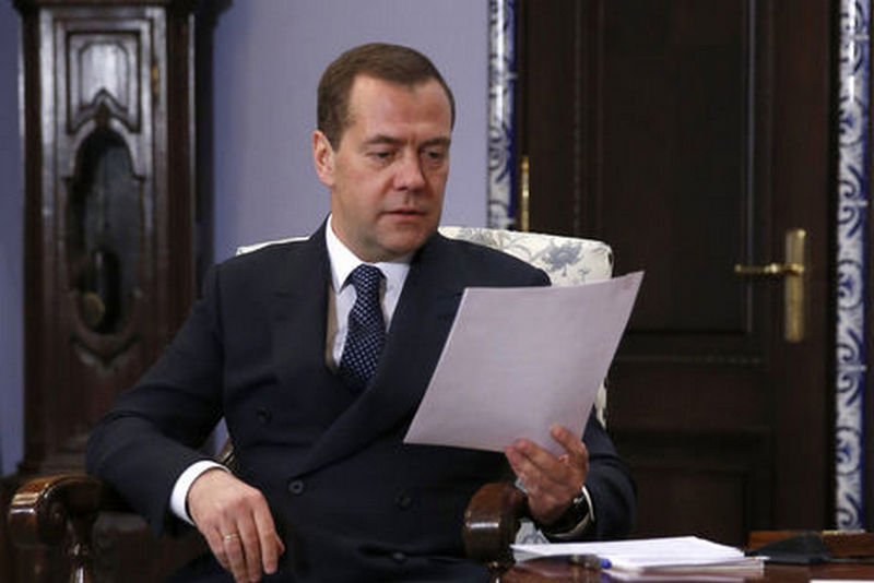 Медведев: Россия вводит запрет на импорт ряда украинских товаров