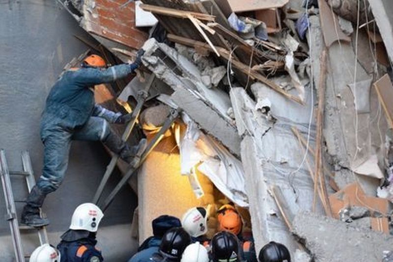 Власти Магнитогорска заявили, что дом, пострадавший от взрыва, еще пригоден для проживания