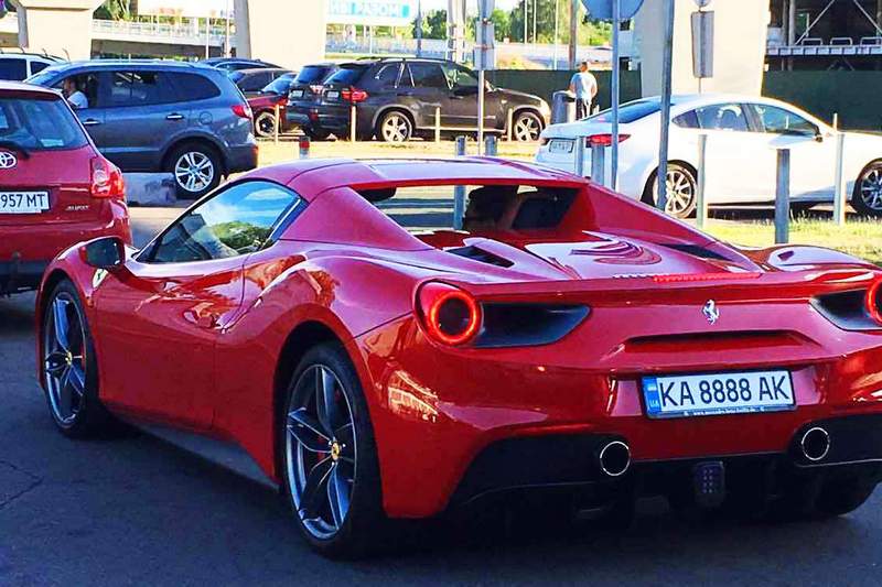 Названо количество Ferrari, зарегистрированных в Украине