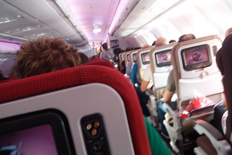 Пассажирский самолет превысил скорость звука