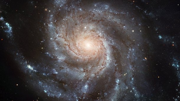 Астрономы сфотографировали галактику с необычной материей