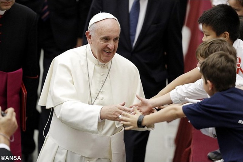 Педофилия в Ватикане: Папа Франциск подписал закон о наказании священнослужителей