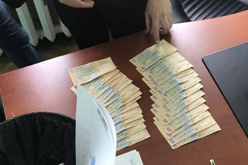 Начальник отдела ГФС в Киевской области задержан на взятке в 15 тыс. грн
