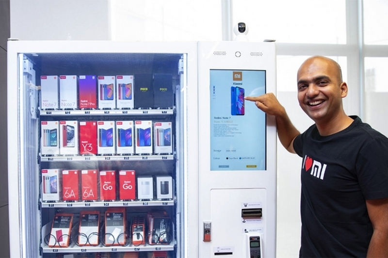 В Индии появился автомат для продажи смартфонов