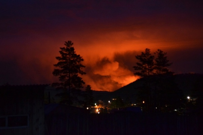Площадь лесного пожара в нацпарке близ Байкала превысила тысячу гектар