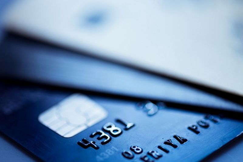 НБУ хочет обязать банки возвращать деньги, снятые с карт мошенниками
