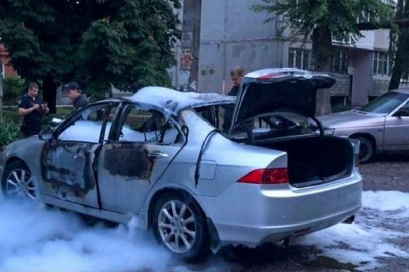 Под Днепром взорвали авто известного кикбоксера