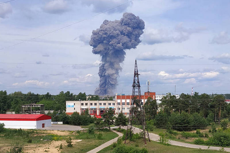 Взрыв на складе боеприпасов в РФ: Пострадали около 70 детсадов и 31 школа
