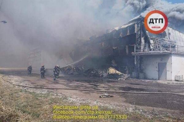 В Киеве проводят замеры воздуха из-за пожара на птицефабрике возле Василькова