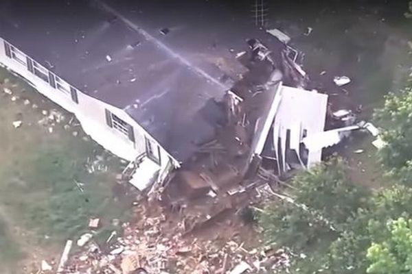 В США самолет упал на дом, погибли два человека