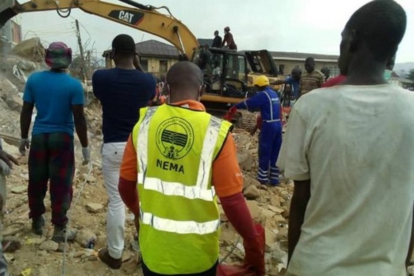В Нигерии 12 человек погибли в результате обрушения здания