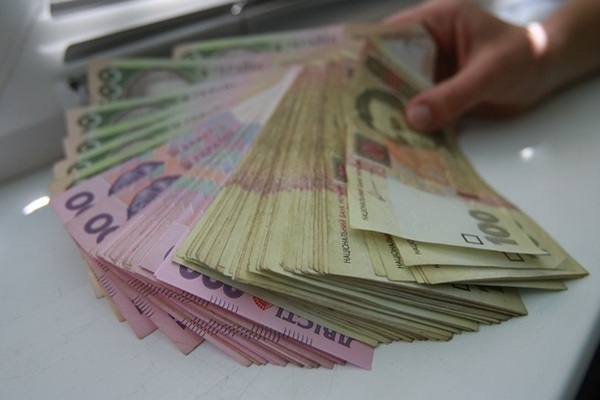Стали известны банки, где хранят деньги состоятельные украинцы