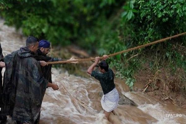 Жертвами наводнений в Индии стали более 100 человек