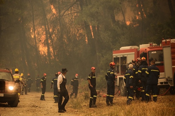 Лесные пожары в Греции: эвакуированы три населенных пункта